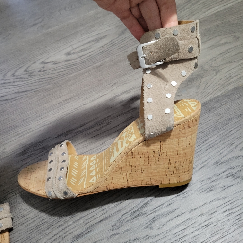 Used Dolce Vita suede sandals, size 9 - Picture 5 of 12